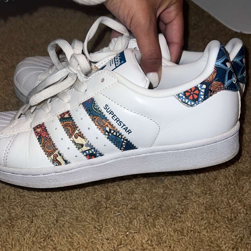 Adidas superstars